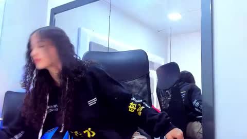 Hi guys It is a pleasure to have you here I am Julieta  online show from September 2025 12:18:01 PM