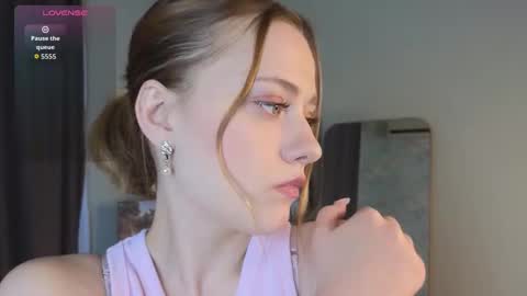 Mia online show from November 2025 03:05:02 AM