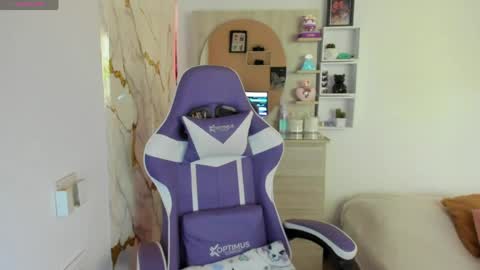 Snapshot of juliette_sweet05 chatting on May 2026 04:37:01 PM juliette online show from May 2026 04:37:01 PM