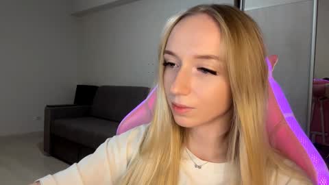 Snapshot of julissariecke chatting on November 2025 03:34:02 PM Sofie online show from November 2025 03:34:02 PM