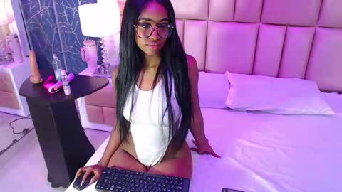 Snapshot of julitpink chatting on September 2025 12:16:01 PM julitpink online show from September 2025 12:16:01 PM