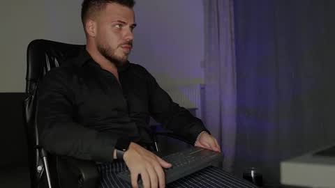 JULiUS   online show from September 2025 06:29:01 PM