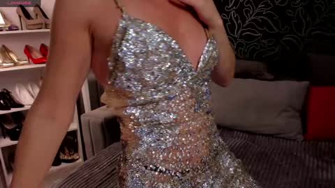 jullia_moor online show from December 2024 04:21:01 AM