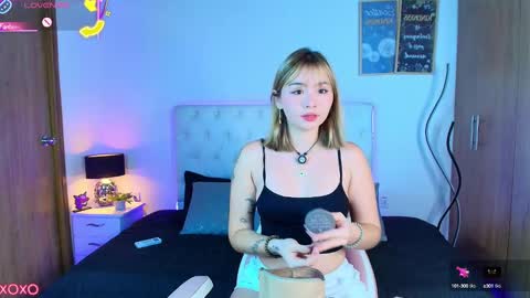 jullianapriv_ online show from September 2025 01:57:02 PM