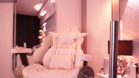 jullianapriv_ online show from April 2026 07:07:02 PM