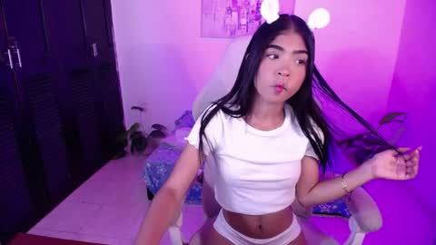 Snapshot of jully_dreams chatting on May 2026 06:34:02 PM July online show from May 2026 06:34:02 PM
