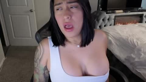 julyclb online show from April 2026 01:47:02 PM