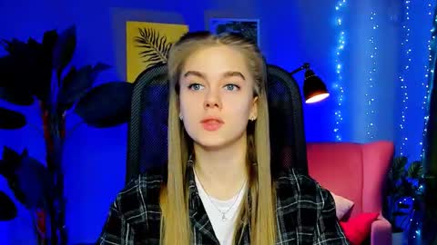 junewoods online show from January 2026 08:31:02 AM