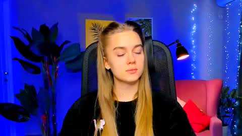 junewoods online show from January 2026 08:08:01 AM