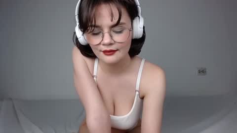 JunneWers online show from February 2025 06:28:01 PM