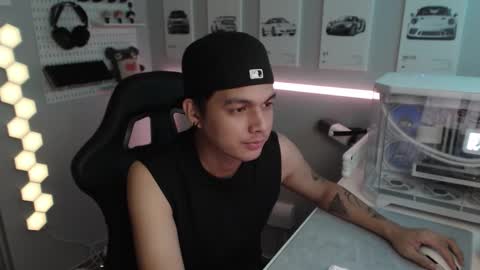 Snapshot of justagamerxxx chatting on November 2025 10:43:02 AM Rhys online show from November 2025 10:43:02 AM