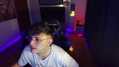 Snapshot of justin_trevor chatting on October 2025 11:16:01 PM Justin trevor online show from October 2025 11:16:01 PM