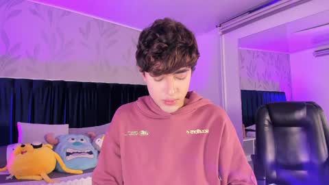 Snapshot of justinbe_ chatting on April 2026 12:43:02 AM Justin online show from April 2026 12:43:02 AM