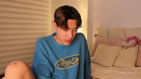 Snapshot of justinbe_ chatting on April 2026 12:45:01 AM Justin online show from April 2026 12:45:01 AM