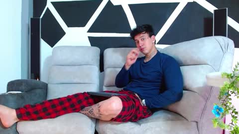 justinfuller_31 online show from November 2025 06:33:02 PM