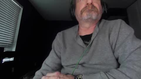 Snapshot of justmetool chatting on October 2025 10:15:01 PM Tool online show from October 2025 10:15:01 PM