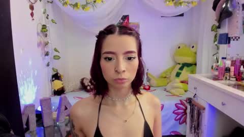 Mia online show from December 2025 12:07:01 AM