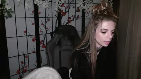 K8X4U LOVE ME online show from February 2025 05:37:01 AM