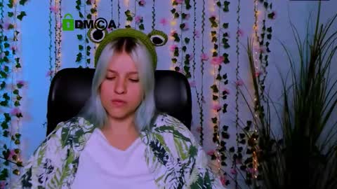 kaela_spell_ online show from October 2025 01:18:01 PM