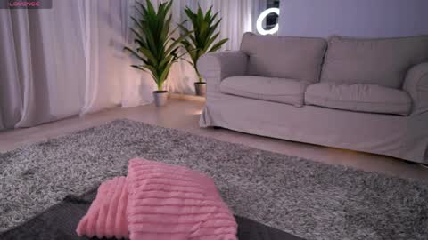 Snapshot of kaelisrose chatting on April 2026 07:52:01 AM Rose online show from April 2026 07:52:01 AM