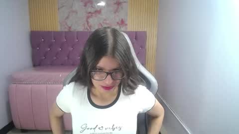 Snapshot of kailee_ch chatting on April 2026 01:05:02 PM Kailee online show from April 2026 01:05:02 PM