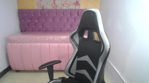 Snapshot of kailee_ch chatting on April 2026 12:54:02 PM Kailee online show from April 2026 12:54:02 PM