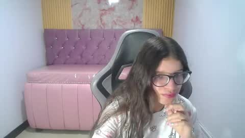 Snapshot of kailee_ch chatting on April 2026 12:50:02 PM Kailee online show from April 2026 12:50:02 PM