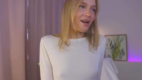 Snapshot of kailyginger chatting on May 2026 09:28:02 AM My name is Mia Pleasures to see you Lets have good time together online show from May 2026 09:28:02 AM
