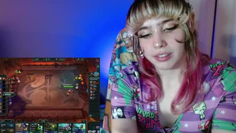 Snapshot of kairilovescumm chatting on December 2024 04:25:01 AM Kairi online show from December 2024 04:25:01 AM