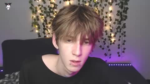 slutkai online show from November 2025 08:31:01 PM