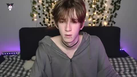 slutkai online show from November 2025 08:40:01 PM