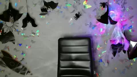 Kaitlin online show from October 2025 06:23:01 AM