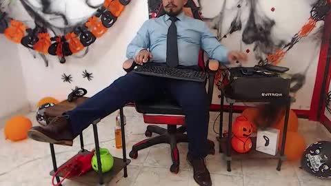 Kaleth online show from October 2025 11:57:01 PM