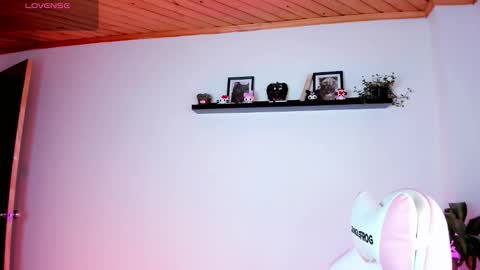 Kali Ka Please help me with your thumbs up its important   dont forget my birthday on October 26 online show from September 2025 06:02:02 PM