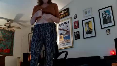 Tara Smith online show from October 2025 03:49:01 PM