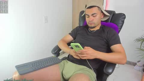 Snapshot of kalivan_voinesscu chatting on February 2026 07:40:01 AM K A L I online show from February 2026 07:40:01 AM