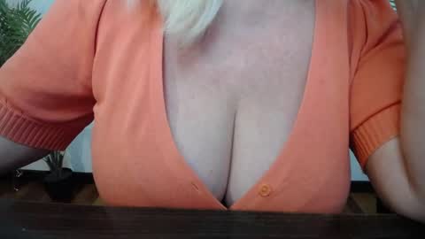 Snapshot of kamaliasim chatting on April 2026 07:08:01 AM KamaliaSim online show from April 2026 07:08:01 AM