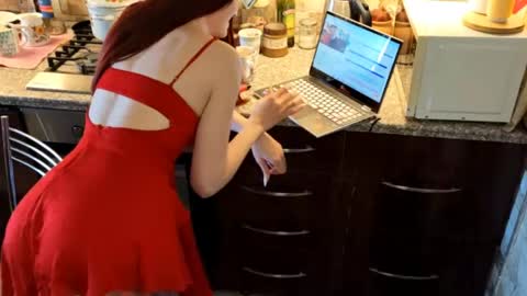 Snapshot of kamila__moore chatting on April 2026 02:24:01 PM Kamila online show from April 2026 02:24:01 PM