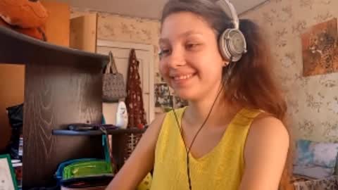 Snapshot of kamisalling chatting on September 2025 07:12:01 AM Mari Simmons online show from September 2025 07:12:01 AM