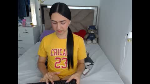 Snapshot of kammi_candy chatting on May 2026 01:56:01 AM -- kammi -- online show from May 2026 01:56:01 AM
