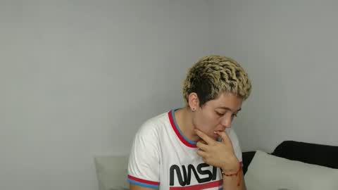 Snapshot of kammy_cami chatting on March 2026 01:23:01 AM kammy y camila online show from March 2026 01:23:01 AM