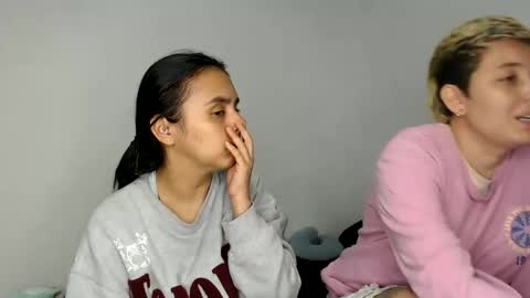 Snapshot of kammy_cami chatting on March 2026 02:04:01 AM kammy y camila online show from March 2026 02:04:01 AM