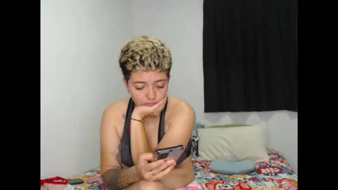 Snapshot of kammy_cami chatting on April 2026 12:27:01 AM kammy y camila online show from April 2026 12:27:01 AM