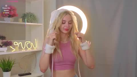 Alice online show from October 2025 03:07:02 AM