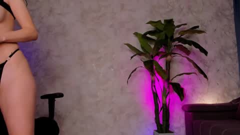 Emma online show from February 2025 03:19:01 AM