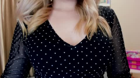 Snapshot of kara_smith_ chatting on April 2026 11:24:01 PM Kara. Off from 15th till 24th of December online show from April 2026 11:24:01 PM