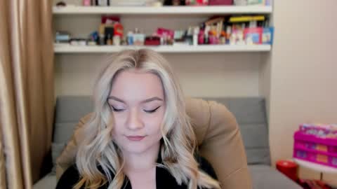 Snapshot of kara_smith_ chatting on April 2026 01:00:02 AM Kara. Off from 15th till 24th of December online show from April 2026 01:00:02 AM