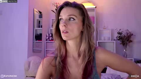 Snapshot of karamelsw chatting on October 2025 11:13:02 PM Julia online show from October 2025 11:13:02 PM