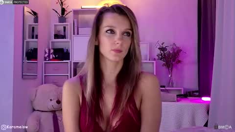 Snapshot of karamelsw chatting on October 2025 10:21:01 PM Julia online show from October 2025 10:21:01 PM