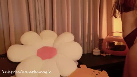 Snapshot of karathemagic chatting on March 2026 04:32:01 PM I am here around 5am GMT karathemagic online show from March 2026 04:32:01 PM